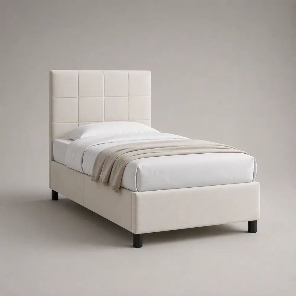 Lit simple rembourré en tissu écru avec pieds noirs, tête de lit à panneaux et sommier à lattes, couchage 90 × 190 cm